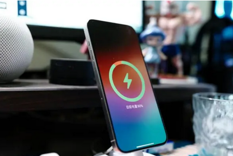 钦北苹果15换屏服务分享用什么充电器给iPhone15充电更好 